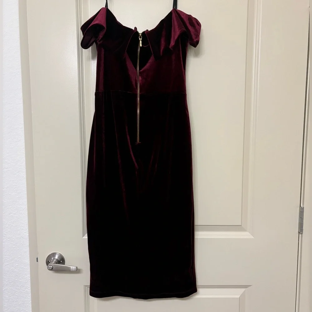 Premier Off-Shoulder Velvet Dress in Deep red - Picture 3 of 3
